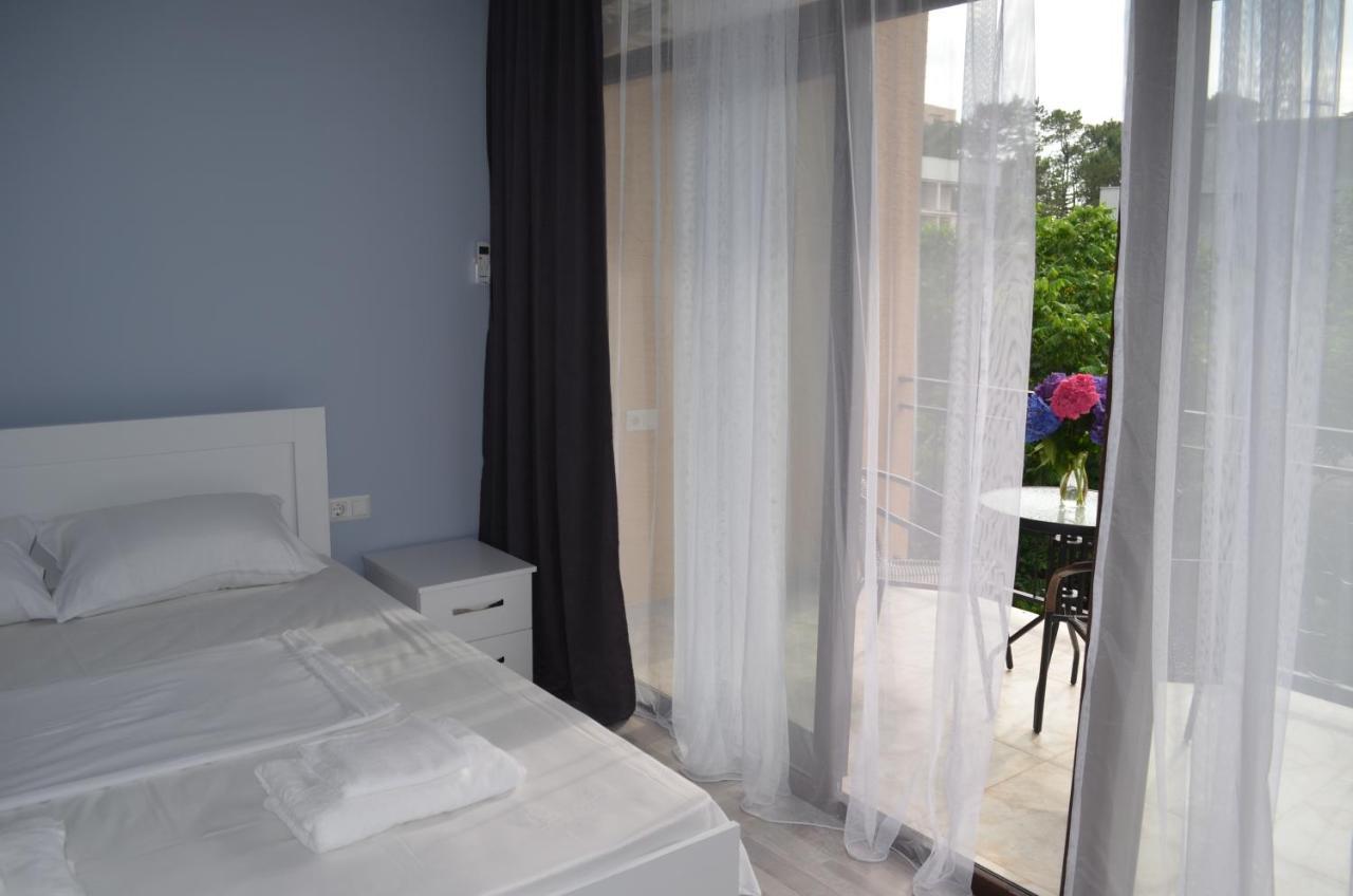 Guest House Madonna Кобулеті Екстер'єр фото