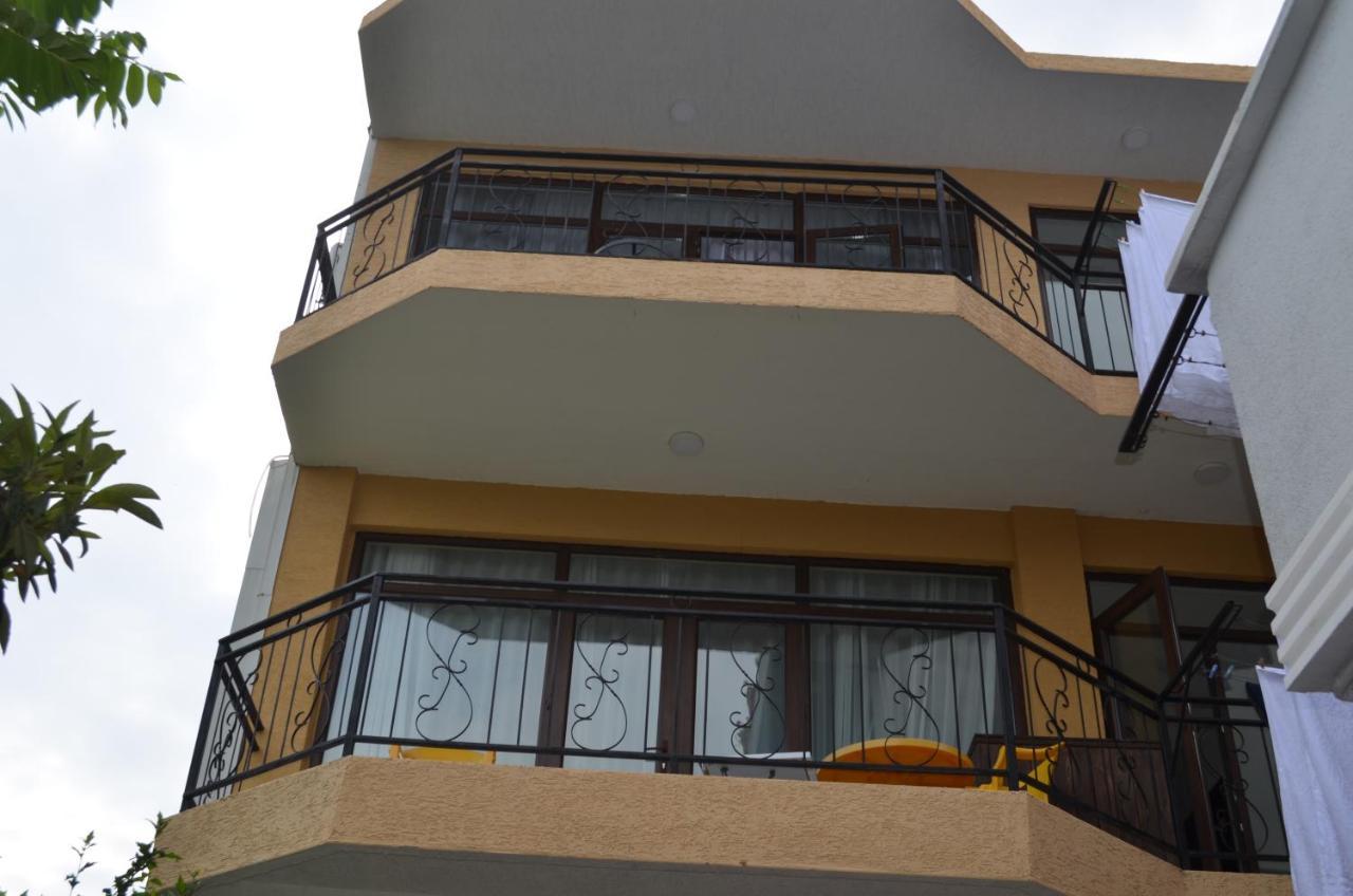 Guest House Madonna Кобулеті Екстер'єр фото