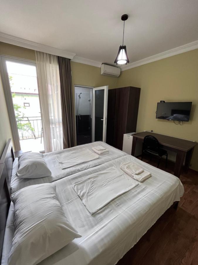 Guest House Madonna Кобулеті Екстер'єр фото