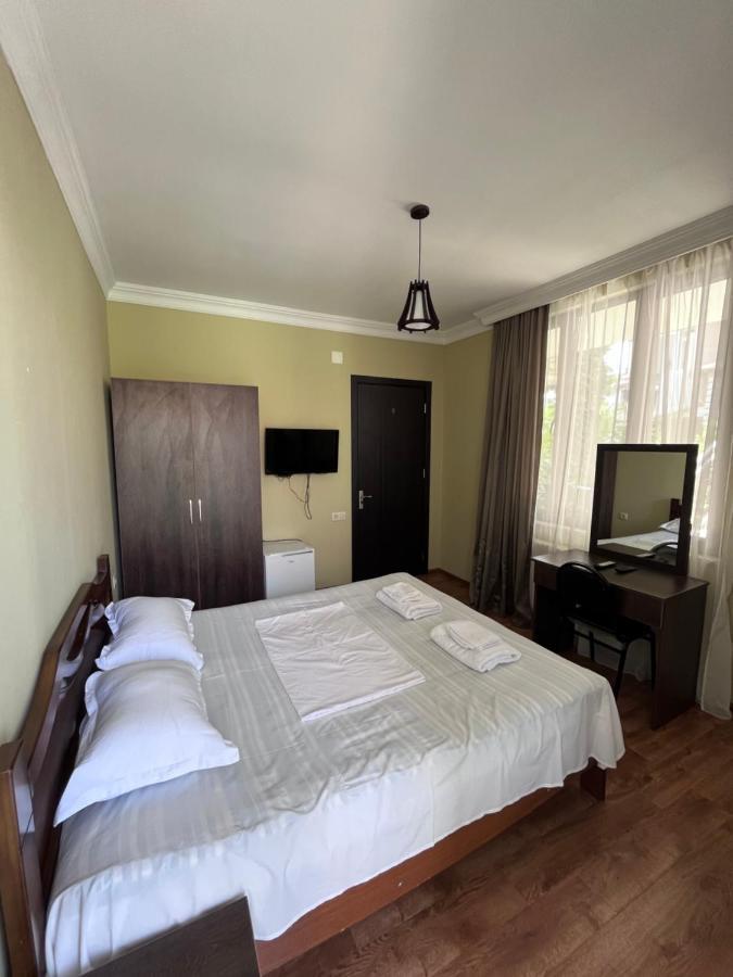 Guest House Madonna Кобулеті Екстер'єр фото