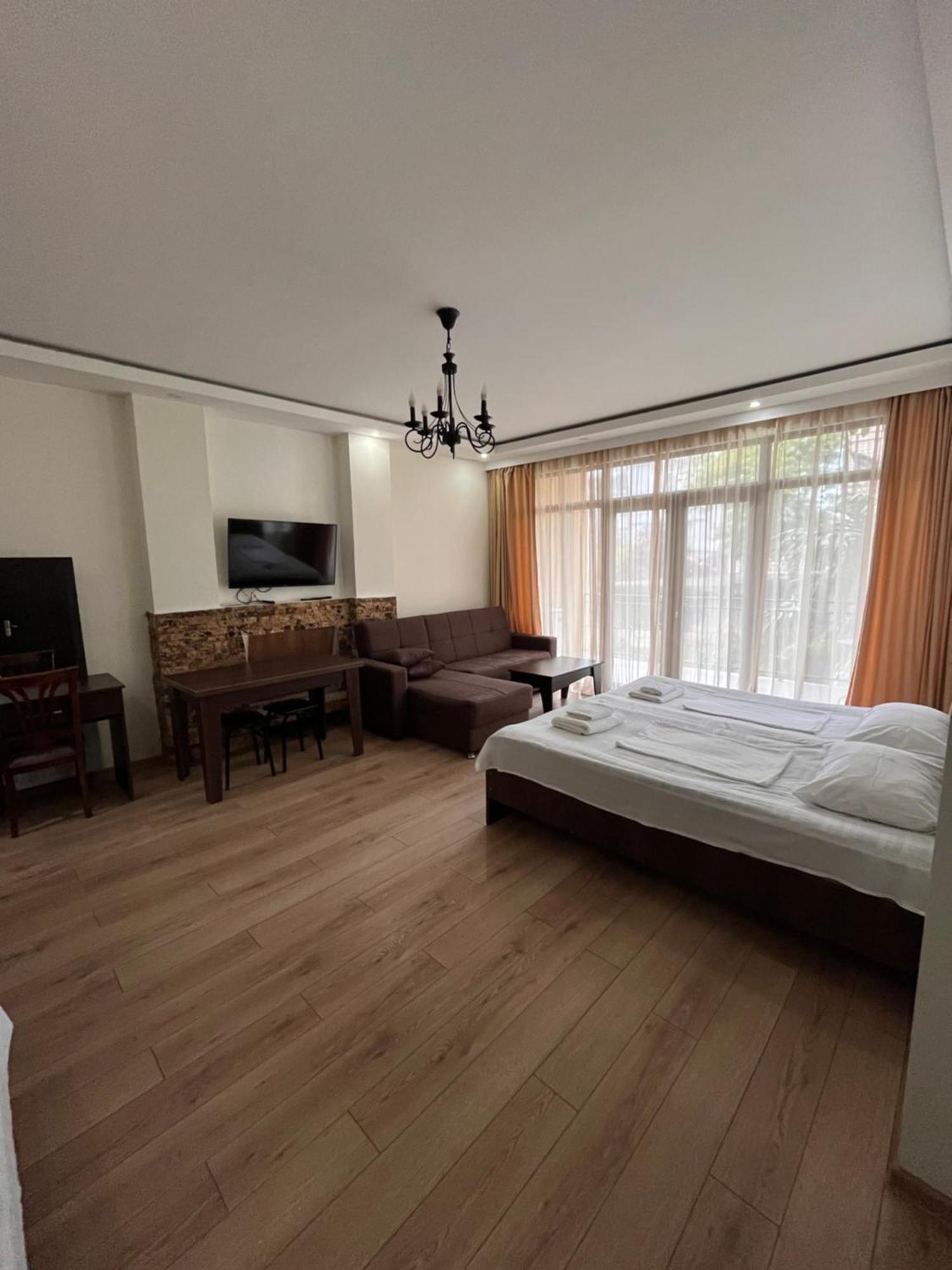 Guest House Madonna Кобулеті Екстер'єр фото