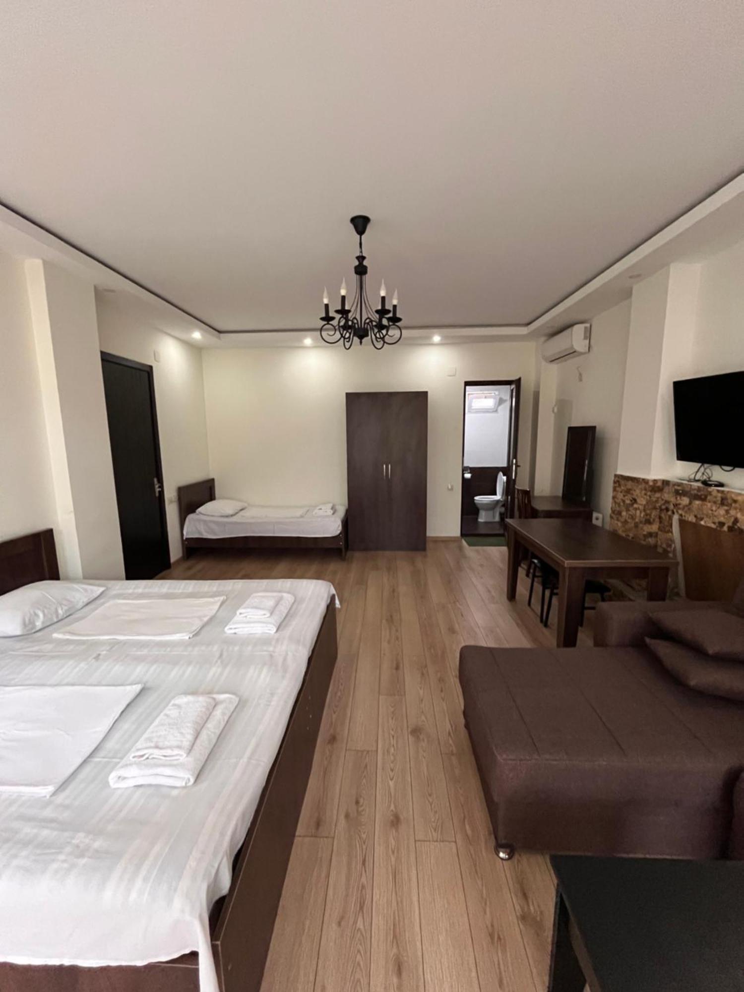 Guest House Madonna Кобулеті Екстер'єр фото